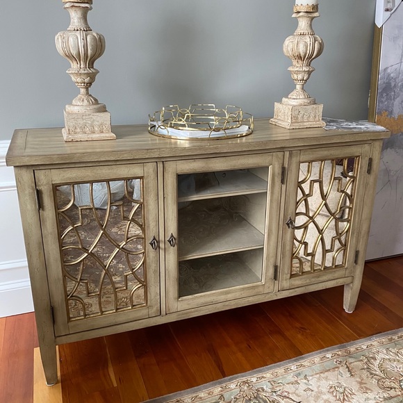 Hooker Furniture Sanctuary Console - Picture 4 of 10